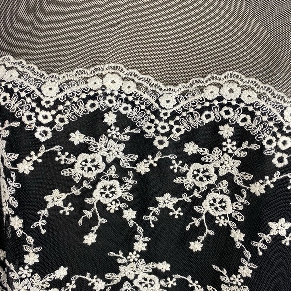 INTERMIX Amira Lace Mesh Black White Long Sleeve Blouse Womens Medium - Picture 3 of 9